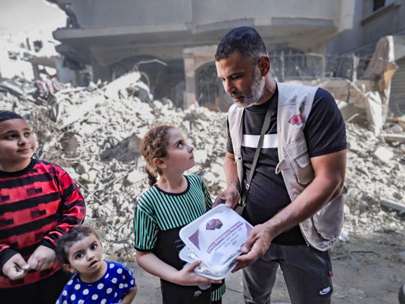 Meals being distributed in Gaza